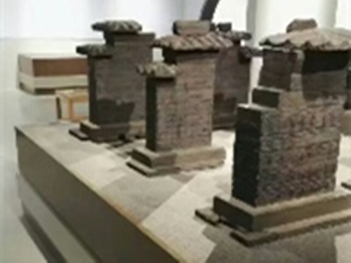 博物馆中展出的九个墓阙微缩复原模型